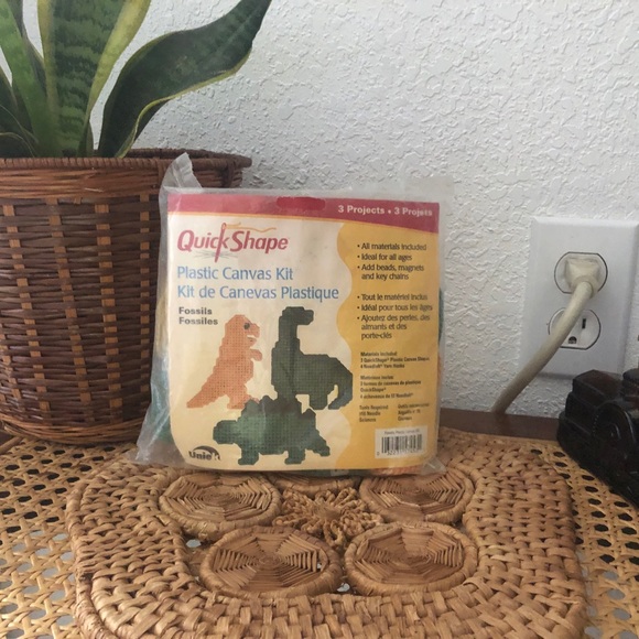 New Old Stock Quick Shape Plastic Canvas Fossils Kit - Picture 4 of 10